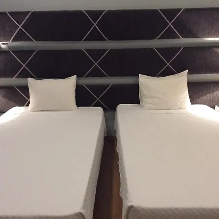 Center Apartahotel 3*